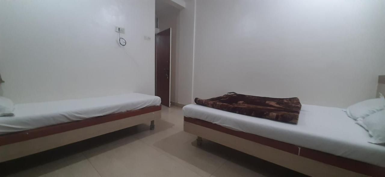 Hotel Dwarka Nilayam Shirdi Room photo